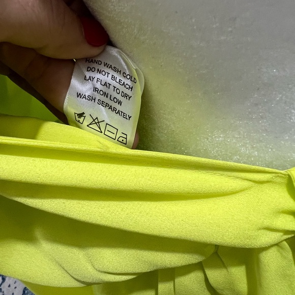 superdown kaycie drape neck romper size Medium Lemon EUC - Picture 9 of 11